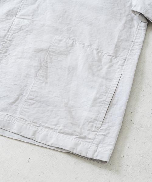 quadro（クオドロ）の「コットンラミー高密度ウェザーレギュラー裾ヒモプルオーバーシャツ（シャツ/ブラウス・メンズ・ブラック/キナリ・MEDIUM）」の17枚目の写真