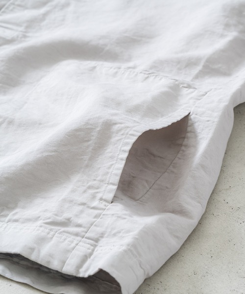 quadro（クオドロ）の「コットンラミー高密度ウェザーレギュラー裾ヒモプルオーバーシャツ（シャツ/ブラウス・メンズ・ブラック/キナリ・MEDIUM）」の20枚目の写真