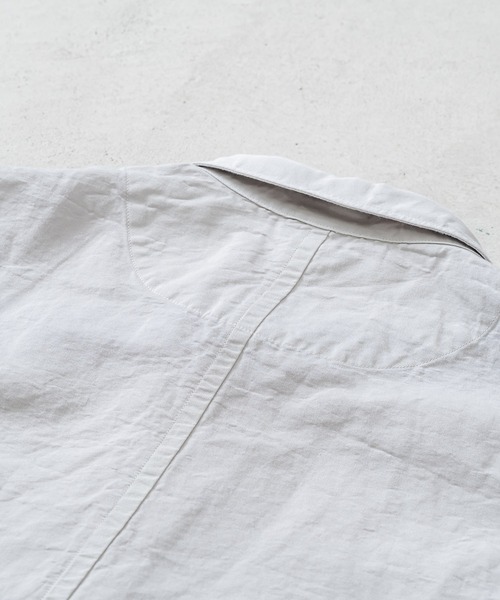 quadro（クオドロ）の「コットンラミー高密度ウェザーレギュラー裾ヒモプルオーバーシャツ（シャツ/ブラウス・メンズ・ブラック/キナリ・MEDIUM）」の22枚目の写真