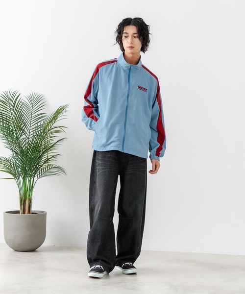 SAVIER(サビアー)の「【SAVIER/サビアー】【メンズライクやストリートな着こなしにぴったりのビッグシルエット】袖ウェーブライン 切り替え ナイロンジャケット ノームコア オーバーサイズ スタンドネック ユニセックス(ナイロンジャケット・メンズ・サックスブルー/ブラック・LARGE/MEDIUM)」の10枚目の写真
