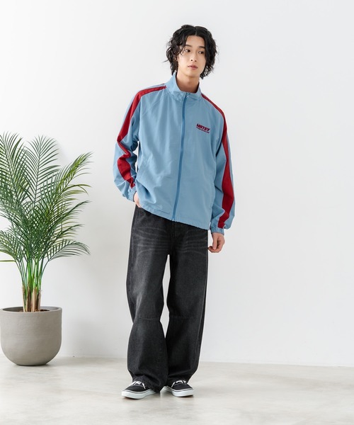 SAVIER(サビアー)の「【SAVIER/サビアー】【メンズライクやストリートな着こなしにぴったりのビッグシルエット】袖ウェーブライン 切り替え ナイロンジャケット ノームコア オーバーサイズ スタンドネック ユニセックス(ナイロンジャケット・メンズ・サックスブルー/ブラック・LARGE/MEDIUM)」の12枚目の写真
