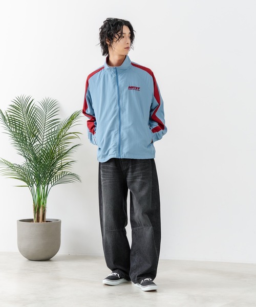 SAVIER(サビアー)の「【SAVIER/サビアー】【メンズライクやストリートな着こなしにぴったりのビッグシルエット】袖ウェーブライン 切り替え ナイロンジャケット ノームコア オーバーサイズ スタンドネック ユニセックス(ナイロンジャケット・メンズ・サックスブルー/ブラック・LARGE/MEDIUM)」の13枚目の写真