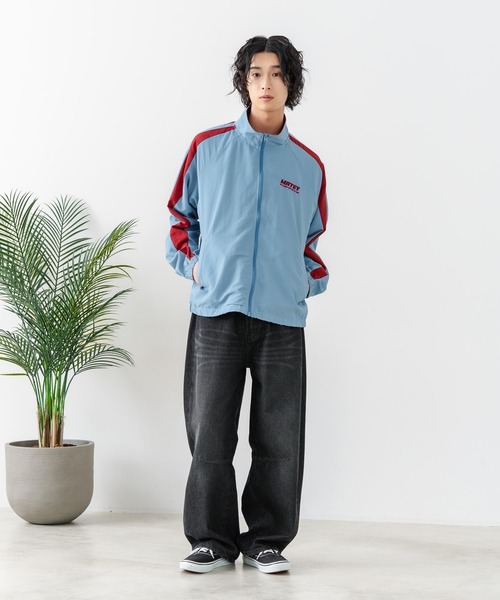 SAVIER(サビアー)の「【SAVIER/サビアー】【メンズライクやストリートな着こなしにぴったりのビッグシルエット】袖ウェーブライン 切り替え ナイロンジャケット ノームコア オーバーサイズ スタンドネック ユニセックス(ナイロンジャケット・メンズ・サックスブルー/ブラック・LARGE/MEDIUM)」の14枚目の写真