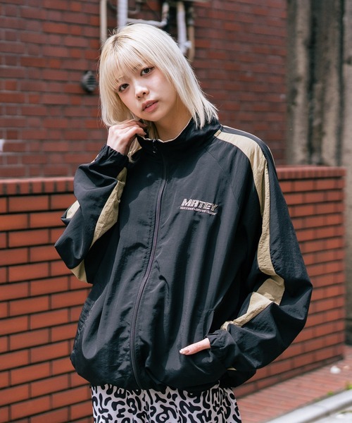 SAVIER(サビアー)の「【SAVIER/サビアー】【メンズライクやストリートな着こなしにぴったりのビッグシルエット】袖ウェーブライン 切り替え ナイロンジャケット ノームコア オーバーサイズ スタンドネック ユニセックス(ナイロンジャケット・メンズ・サックスブルー/ブラック・LARGE/MEDIUM)」の3枚目の写真
