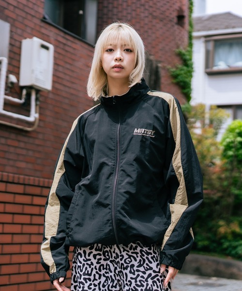 SAVIER(サビアー)の「【SAVIER/サビアー】【メンズライクやストリートな着こなしにぴったりのビッグシルエット】袖ウェーブライン 切り替え ナイロンジャケット ノームコア オーバーサイズ スタンドネック ユニセックス(ナイロンジャケット・メンズ・サックスブルー/ブラック・LARGE/MEDIUM)」の5枚目の写真