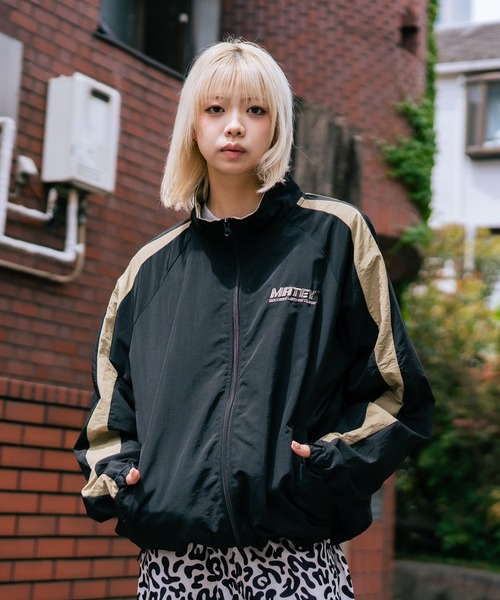SAVIER(サビアー)の「【SAVIER/サビアー】【メンズライクやストリートな着こなしにぴったりのビッグシルエット】袖ウェーブライン 切り替え ナイロンジャケット ノームコア オーバーサイズ スタンドネック ユニセックス(ナイロンジャケット・メンズ・サックスブルー/ブラック・LARGE/MEDIUM)」の7枚目の写真