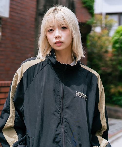 SAVIER(サビアー)の「【SAVIER/サビアー】【メンズライクやストリートな着こなしにぴったりのビッグシルエット】袖ウェーブライン 切り替え ナイロンジャケット ノームコア オーバーサイズ スタンドネック ユニセックス(ナイロンジャケット・メンズ・サックスブルー/ブラック・LARGE/MEDIUM)」の8枚目の写真