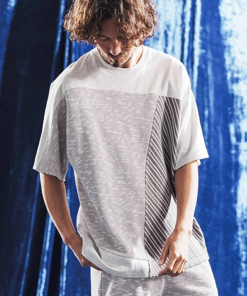ANGENEHM（アンゲネーム）の「mt10424- Random Panel Jacquard T-shirt Tシャツ(AG06-005scg)（Tシャツ/カットソー・メンズ・ブラック/ライトグレー・L/M/S）」の3枚目の写真