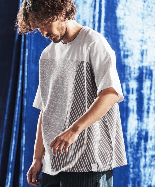 ANGENEHM（アンゲネーム）の「mt10424- Random Panel Jacquard T-shirt Tシャツ(AG06-005scg)（Tシャツ/カットソー・メンズ・ブラック/ライトグレー・L/M/S）」の4枚目の写真