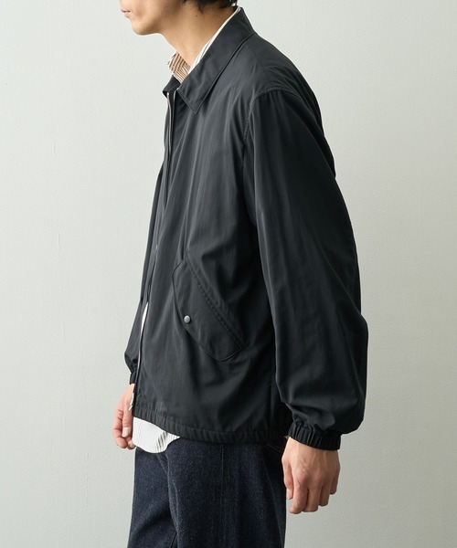 ATON(エイトン)の「【ATON/エイトン】MAT AIRLY NYLON FLIGHT JACKET(ブルゾン・メンズ・ブラック/カーキ・4/6)」の3枚目の写真