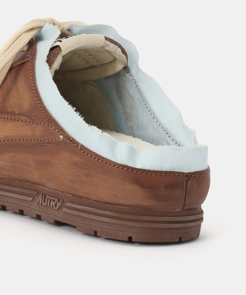 plage（プラージュ）の「《一部店舗・WEB限定》AUTRY / オートリー WINDSPIN MULE SUP VINT LOW スニーカー（スニーカー・レディース・キャメル・39/38/37/36）」の5枚目の写真