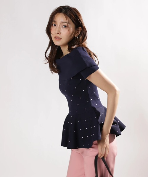 JUSGLITTY(ジャスグリッティー)の「ドット刺繍ペプラムニット(ニット/セーター・レディース・ホワイト/グレイッシュベージュ/ネイビー・2)」の1枚目の写真