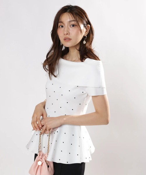JUSGLITTY(ジャスグリッティー)の「ドット刺繍ペプラムニット(ニット/セーター・レディース・ホワイト/グレイッシュベージュ/ネイビー・2)」の5枚目の写真