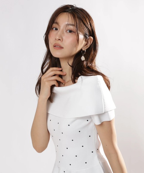 JUSGLITTY(ジャスグリッティー)の「ドット刺繍ペプラムニット(ニット/セーター・レディース・ホワイト/グレイッシュベージュ/ネイビー・2)」の6枚目の写真