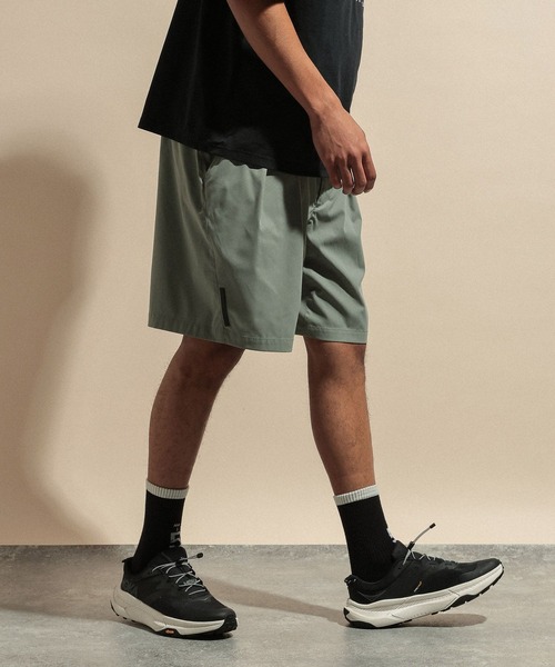 NUMERALS（ヌメラルズ）の「[NUMERALS]TWO TUCK WIDE SHORTS（その他パンツ・メンズ・オリーブ/ブラック・LARGE/MEDIUM）」の2枚目の写真