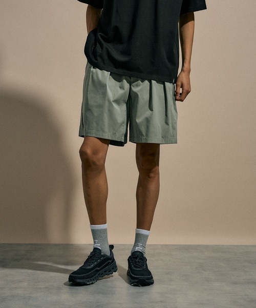 NUMERALS（ヌメラルズ）の「[NUMERALS]TWO TUCK WIDE SHORTS（その他パンツ・メンズ・オリーブ/ブラック・LARGE/MEDIUM）」の14枚目の写真