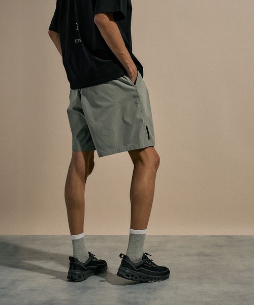 NUMERALS（ヌメラルズ）の「[NUMERALS]TWO TUCK WIDE SHORTS（その他パンツ・メンズ・オリーブ/ブラック・LARGE/MEDIUM）」の15枚目の写真