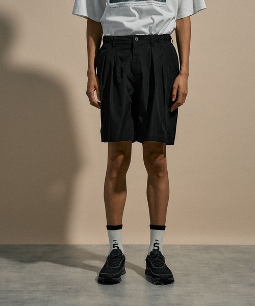 NUMERALS（ヌメラルズ）の「[NUMERALS]TWO TUCK WIDE SHORTS（その他パンツ・メンズ・オリーブ/ブラック・LARGE/MEDIUM）」の16枚目の写真