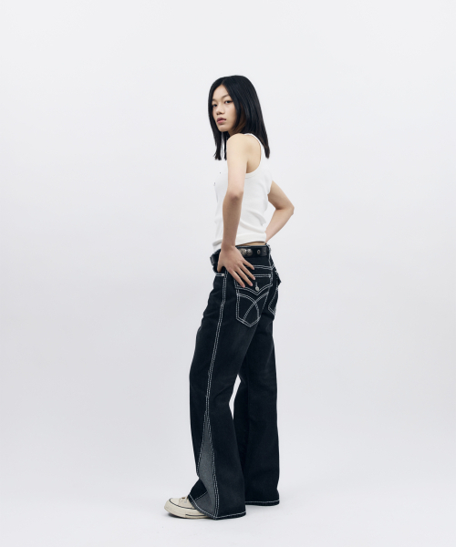 AAKAM(アーカム)の「Stitched Flare Denim Pants (Black)(デニムパンツ・レディース・その他・1/2)」の19枚目の写真
