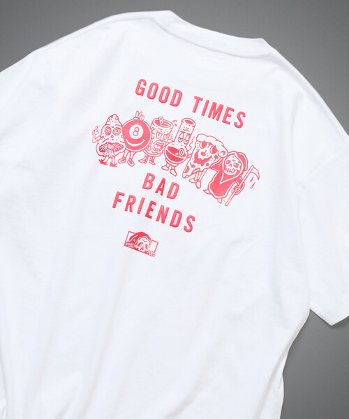 LURKING CLASS(ラーキングクラス)の「限定展開LURKING CLASS×FREAK'S STORE ラーキングクラス 別注 ヴィンテージ加工 プリント Tシャツ GOOD TIMES BAD FRND TEE(Tシャツ/カットソー・メンズ・ホワイト/ブラック・MEDIUM/LARGE/X-LARGE)」の1枚目の写真