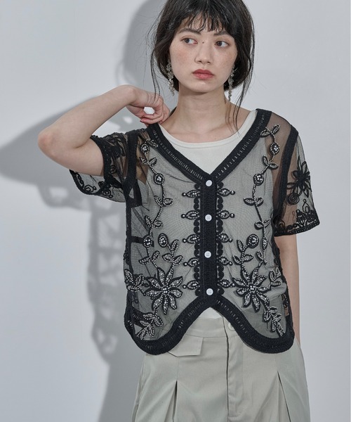 THE YOn（ザヨン）の「フラワービーズ刺繍チュールシアーブラウス
