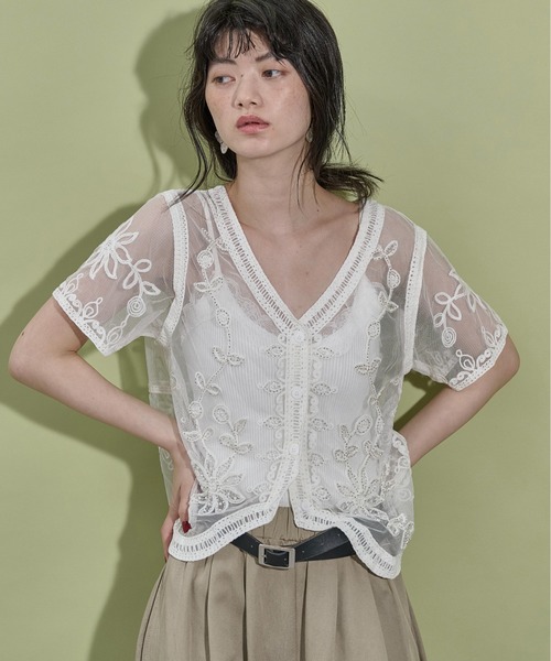 THE YOn（ザヨン）の「フラワービーズ刺繍チュールシアーブラウス（シャツ/ブラウス・レディース・ブラック/オフホワイト・FREE）」の5枚目の写真