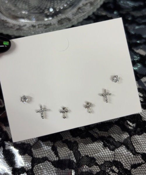 MASHIRO(マシロ)の「ワンポイントクロスモチーフミックスピアス6点セット(MA/EK1)(ピアス(両耳用)・レディース・シルバー・FREE)」の4枚目の写真