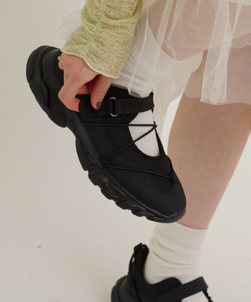 w closet(ダブルクローゼット)の「レースアップスニーカー(その他シューズ・レディース・ブラック/グレー・LARGE/MEDIUM)」の1枚目の写真