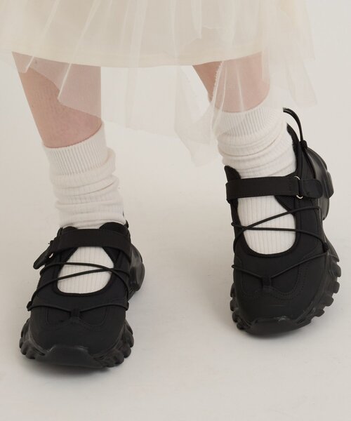 w closet(ダブルクローゼット)の「レースアップスニーカー(その他シューズ・レディース・ブラック/グレー・LARGE/MEDIUM)」の3枚目の写真