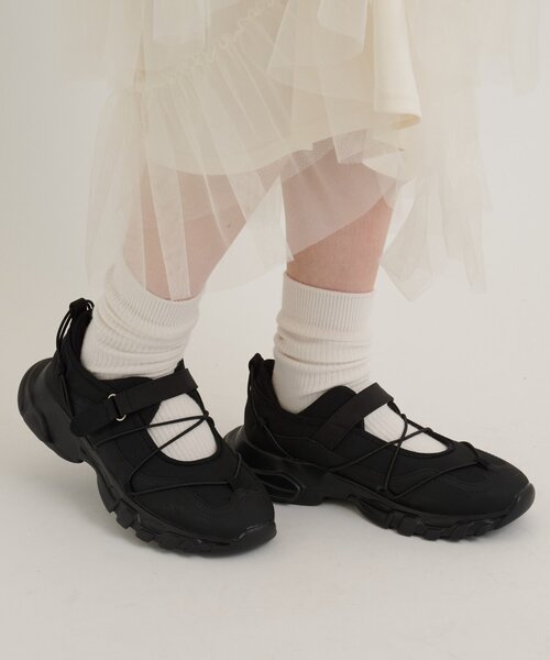 w closet(ダブルクローゼット)の「レースアップスニーカー(その他シューズ・レディース・ブラック/グレー・LARGE/MEDIUM)」の4枚目の写真