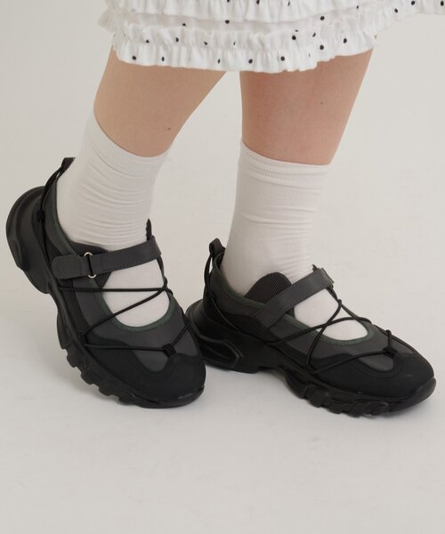 w closet(ダブルクローゼット)の「レースアップスニーカー(その他シューズ・レディース・ブラック/グレー・LARGE/MEDIUM)」の10枚目の写真