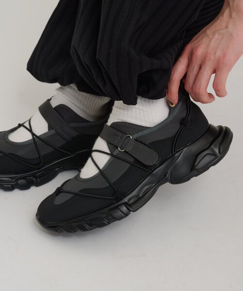 w closet(ダブルクローゼット)の「レースアップスニーカー(その他シューズ・レディース・ブラック/グレー・LARGE/MEDIUM)」の11枚目の写真