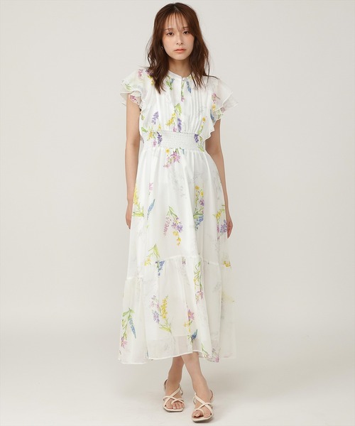 AND COUTURE(アンドクチュール)の「ノースリーブボタニカルワンピース(ワンピース・レディース・イエロー系その他/ホワイト系その他/ブルー系その他・FREE)」の2枚目の写真