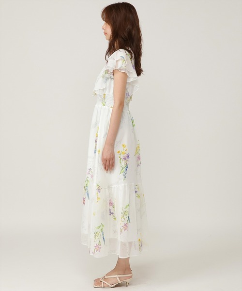 AND COUTURE(アンドクチュール)の「ノースリーブボタニカルワンピース(ワンピース・レディース・イエロー系その他/ホワイト系その他/ブルー系その他・FREE)」の4枚目の写真