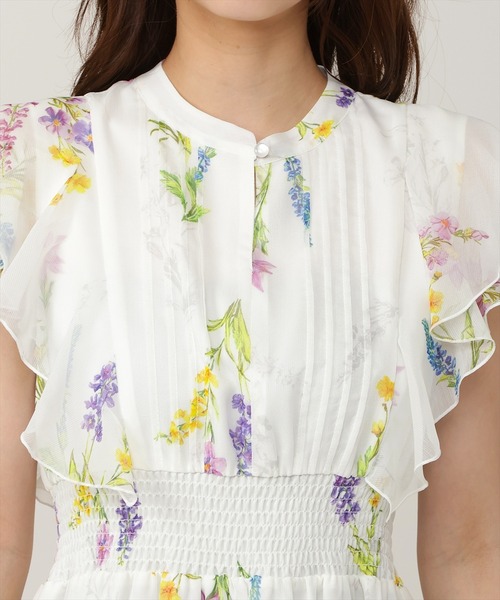 AND COUTURE(アンドクチュール)の「ノースリーブボタニカルワンピース(ワンピース・レディース・イエロー系その他/ホワイト系その他/ブルー系その他・FREE)」の6枚目の写真