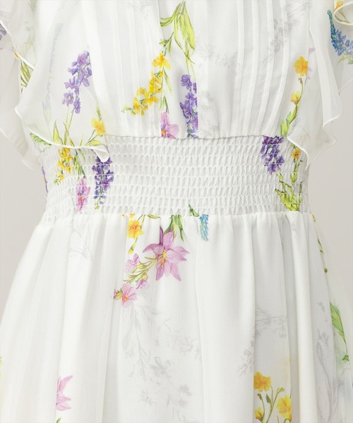 AND COUTURE(アンドクチュール)の「ノースリーブボタニカルワンピース(ワンピース・レディース・イエロー系その他/ホワイト系その他/ブルー系その他・FREE)」の8枚目の写真