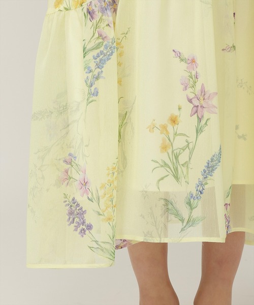 AND COUTURE(アンドクチュール)の「ノースリーブボタニカルワンピース(ワンピース・レディース・イエロー系その他/ホワイト系その他/ブルー系その他・FREE)」の20枚目の写真