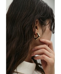 ウェーブラインスクエアピアス