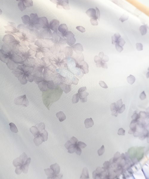 axes femme POETIQUE（アクシーズファムポエティック）の「紫陽花柄プリントチュールスカート（スカート・レディース・ラベンダー/サックスブルー・MEDIUM）」の6枚目の写真