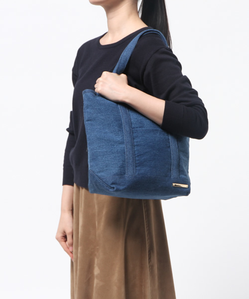LBC（エルビーシー）の「COLDE デニム縦長トート             （トートバッグ・レディース・ブルー/ブルー系その他・ONE SIZE）」の4枚目の写真