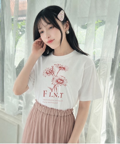 F i.n.t(フィント)の「マーガレットロゴプリントTシャツ/fint フィント(Tシャツ/カットソー・レディース・ブルー/レッド・FREE)」の2枚目の写真