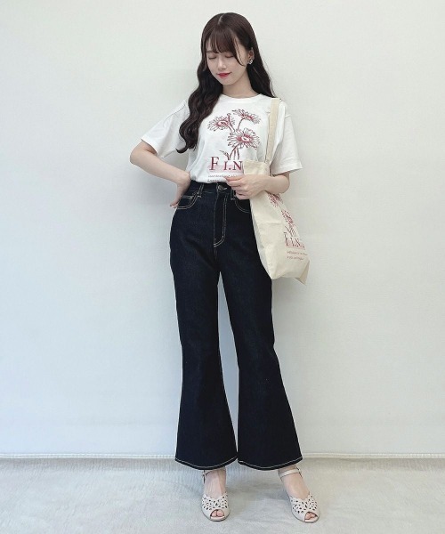 F i.n.t(フィント)の「マーガレットロゴプリントTシャツ/fint フィント(Tシャツ/カットソー・レディース・ブルー/レッド・FREE)」の5枚目の写真