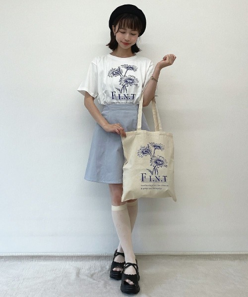 F i.n.t(フィント)の「マーガレットロゴプリントTシャツ/fint フィント(Tシャツ/カットソー・レディース・ブルー/レッド・FREE)」の11枚目の写真