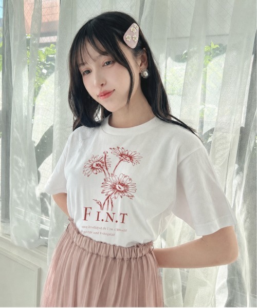 F i.n.t(フィント)の「マーガレットロゴプリントTシャツ/fint フィント(Tシャツ/カットソー・レディース・ブルー/レッド・FREE)」の4枚目の写真