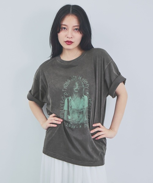 JEANASIS(ジーナシス)の「PlayfulカラーグラフィックプリントTEE/1043150(Tシャツ/カットソー・レディース・ホワイト系その他/オレンジ系その他/グレー系その他・FREE)」の2枚目の写真