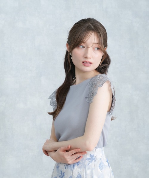 ASTORIA ODIER(アストリアオディール)の「肩レースフレンチスリーブニット(ニット/セーター・レディース・ブラック/ライトグレー/ワイン/ミント・MEDIUM)」の1枚目の写真