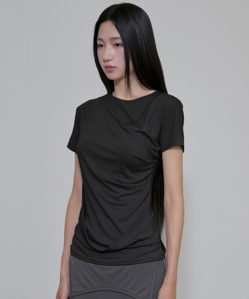 FLAREUP(フレアアップ)の「Asymmetrical Draped T-Shirt (FL-147_Black)(Tシャツ/カットソー・レディース・ブラック・OS)」の7枚目の写真