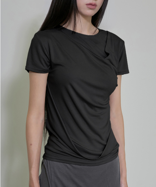 FLAREUP(フレアアップ)の「Asymmetrical Draped T-Shirt (FL-147_Black)(Tシャツ/カットソー・レディース・ブラック・OS)」の8枚目の写真