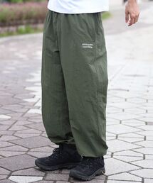 FFEIN（フェイン）の「【撥水加工】FFEIN（フェイン）ロゴ刺繍ナイロンワイドイージーパンツ/ セットアップ ナイロンカーゴパンツ 撥水加工 刺繍（その他パンツ）」