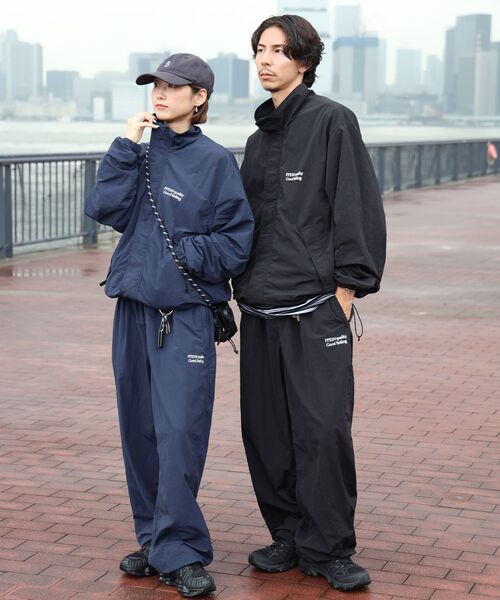 FFEIN(フェイン)の「【撥水加工】FFEIN(フェイン)ロゴ刺繍ナイロンワイドイージーパンツ/ セットアップ ナイロンカーゴパンツ 撥水加工 刺繍(その他パンツ・メンズ・アイボリー/ブラック/カーキ/ネイビー・MEDIUM/LARGE/SMALL/X-SMALL)」の6枚目の写真